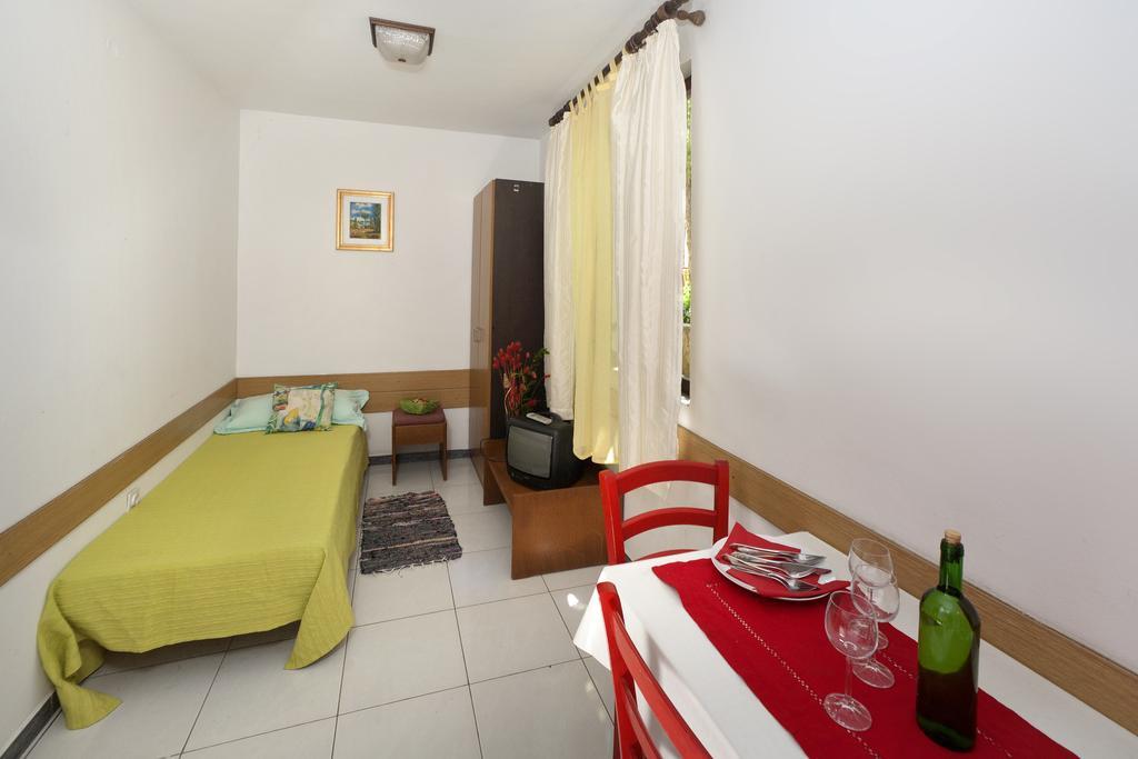 Apartments Mladenka Poreč Oda fotoğraf